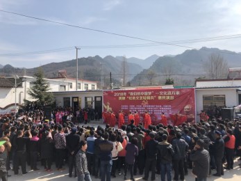 甘肅省京劇院赴成縣紅川鎮(zhèn)韓莊村開展“我們的中國夢”——文化進萬家暨隴原“紅色輕騎兵”惠民演出