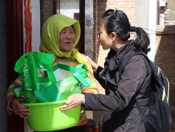 甘肅演藝集團敦煌藝術(shù)團精準扶貧進村入戶，助力脫貧攻堅