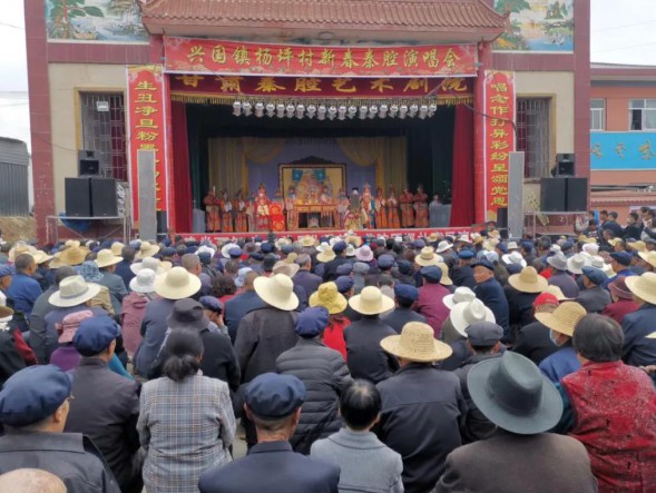 甘肅演藝集團秦腔藝術(shù)劇院赴天水市秦安縣劉坪鎮(zhèn)崔河村開展慶百年華誕·譜隴原新篇“我們的中國夢” —文化進萬家”惠民演出