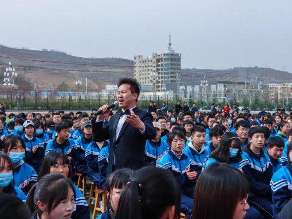 甘肅演藝集團(tuán)歌舞劇院“慶百年華誕，譜隴原新篇”2021年“我們的中國夢”——文化進(jìn)萬家暨“隴原紅色文藝輕騎兵”惠民演出在路上