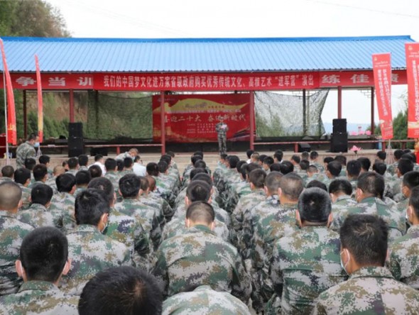 甘肅演藝集團敦煌藝術(shù)團“文藝輕騎兵”進軍營